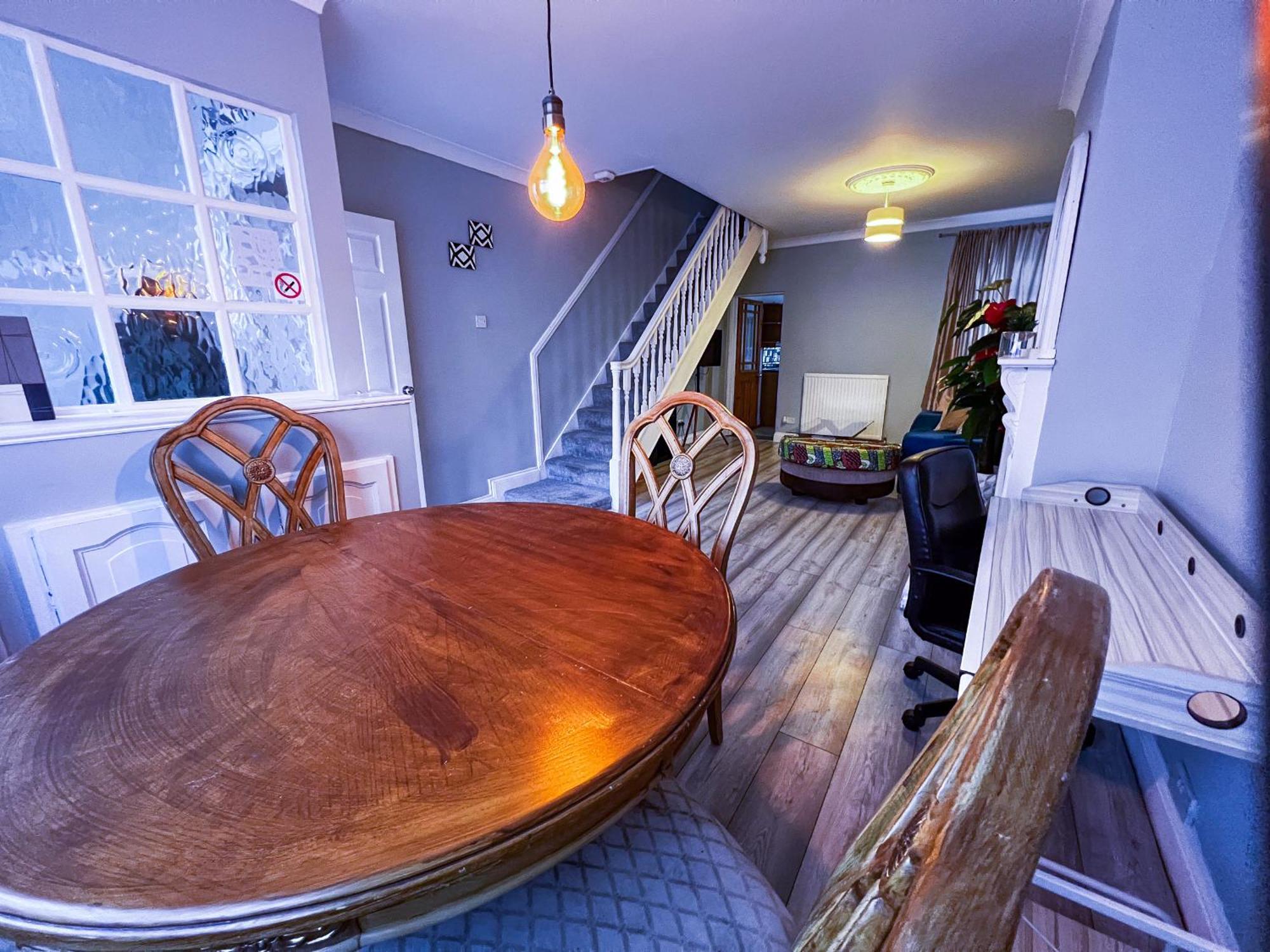 Spacious Retreat - Remote Worker & Family Friendly Portsmouth Exterior photo