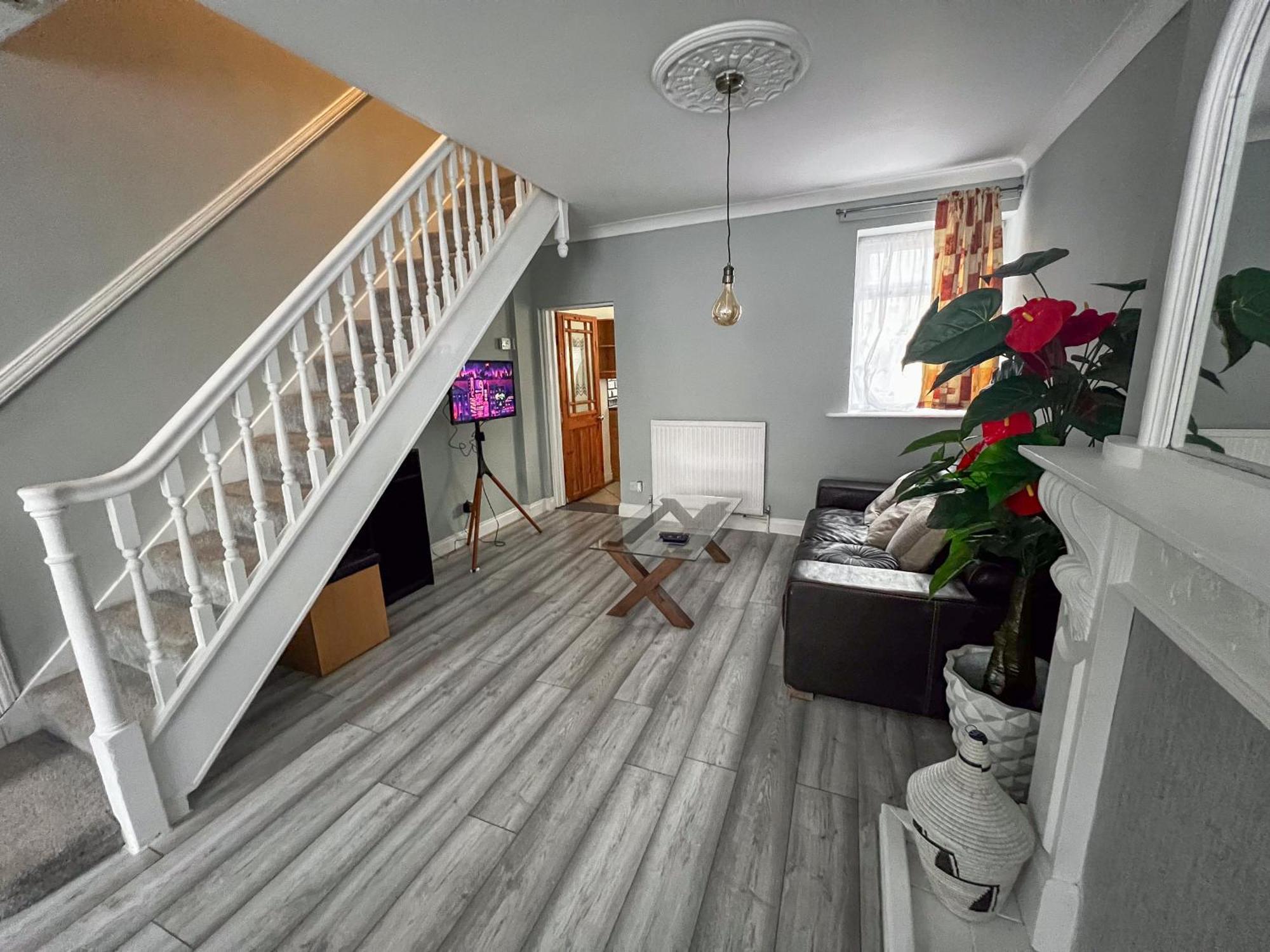Spacious Retreat - Remote Worker & Family Friendly Portsmouth Exterior photo